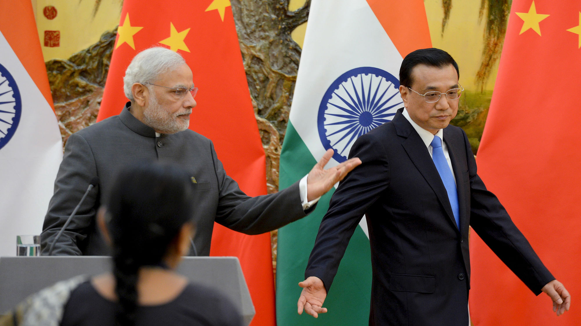 

<!--StartFragment-->Indian Prime Minister Narendra Modi (L) and Chinese Premier Li Keqiang prepare for the joint press conference at the Great Hall of the People in Beijing, China, May 15, 2015. (Photo: Reuters)<!--EndFragment-->