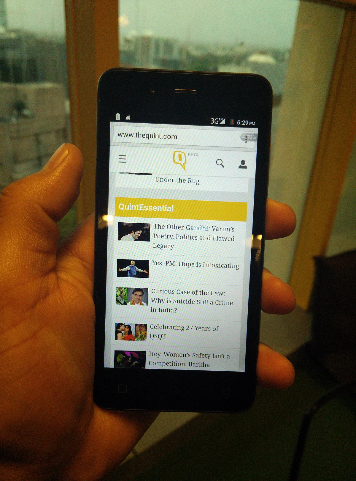 The qHD resolution display isn’t impressive.(Photo: The Quint)