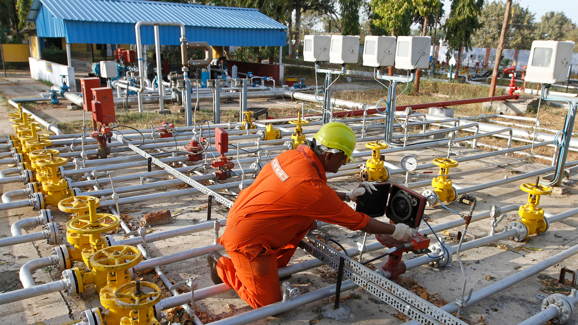 A technician works inside the Oil and Natural Gas Corp (ONGC) group gathering station on the outskirts of the western Indian city of Ahmedabad March 2, 2012. (Photo: Reuters)