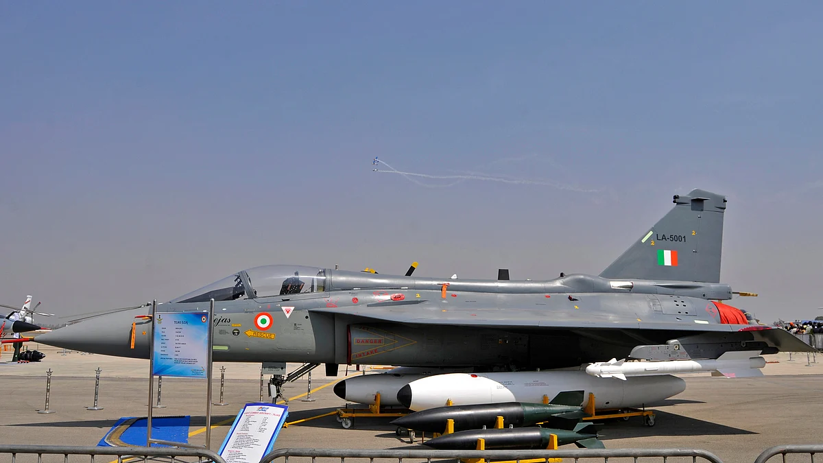 IAF light combat aircraft “Tejas” taxies on the tarmac during the “Aero India 2015” (Photo: Reuters)