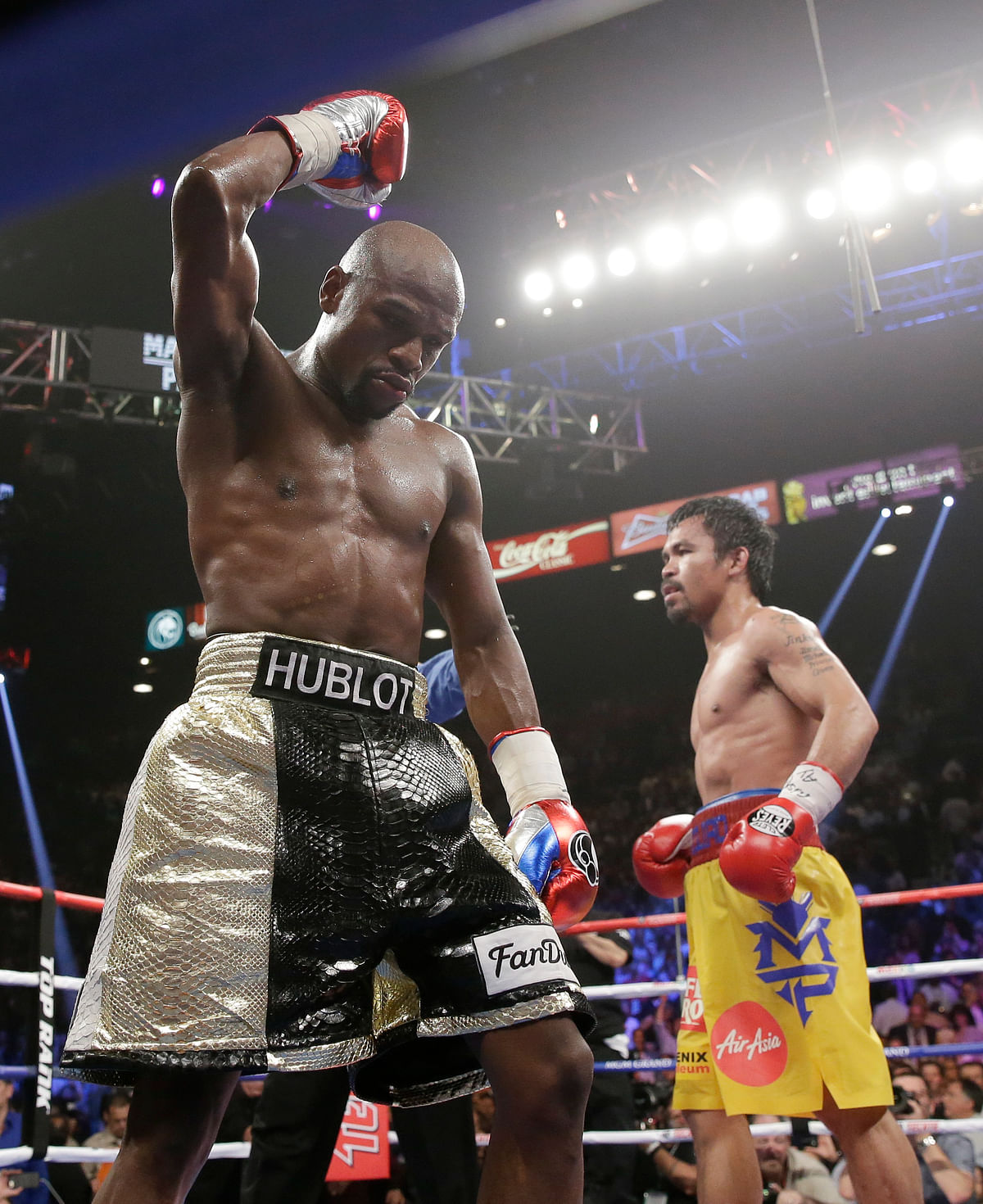 Mayweather reacts to Pacquiao’s claims that he fought him with an injured shoulder. 
