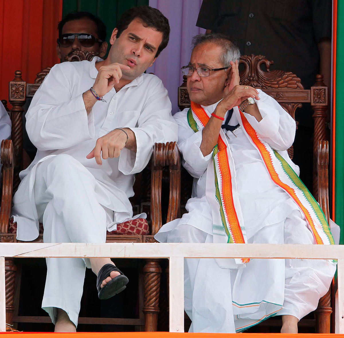 Since pre-independence, wearing white has been seen as a sign of sacrificing luxury by political leaders in India. 