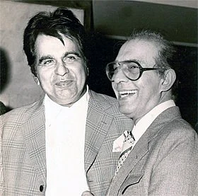 <!--StartFragment-->Dilip Kumar and Talat Mahmood, two of the greatest names of the Indian film industry pose for press photographers. (Photo Courtesy:<a href="http://www.talatmahmood.net/"> www.talatmahmood.net</a>)<!--EndFragment-->