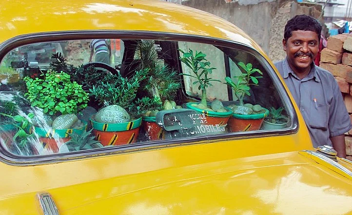 (Photo Courtesy: Facebook.com/<a href="https://www.facebook.com/profile.php?id=100008750044564">Bapi Green Taxi</a>)