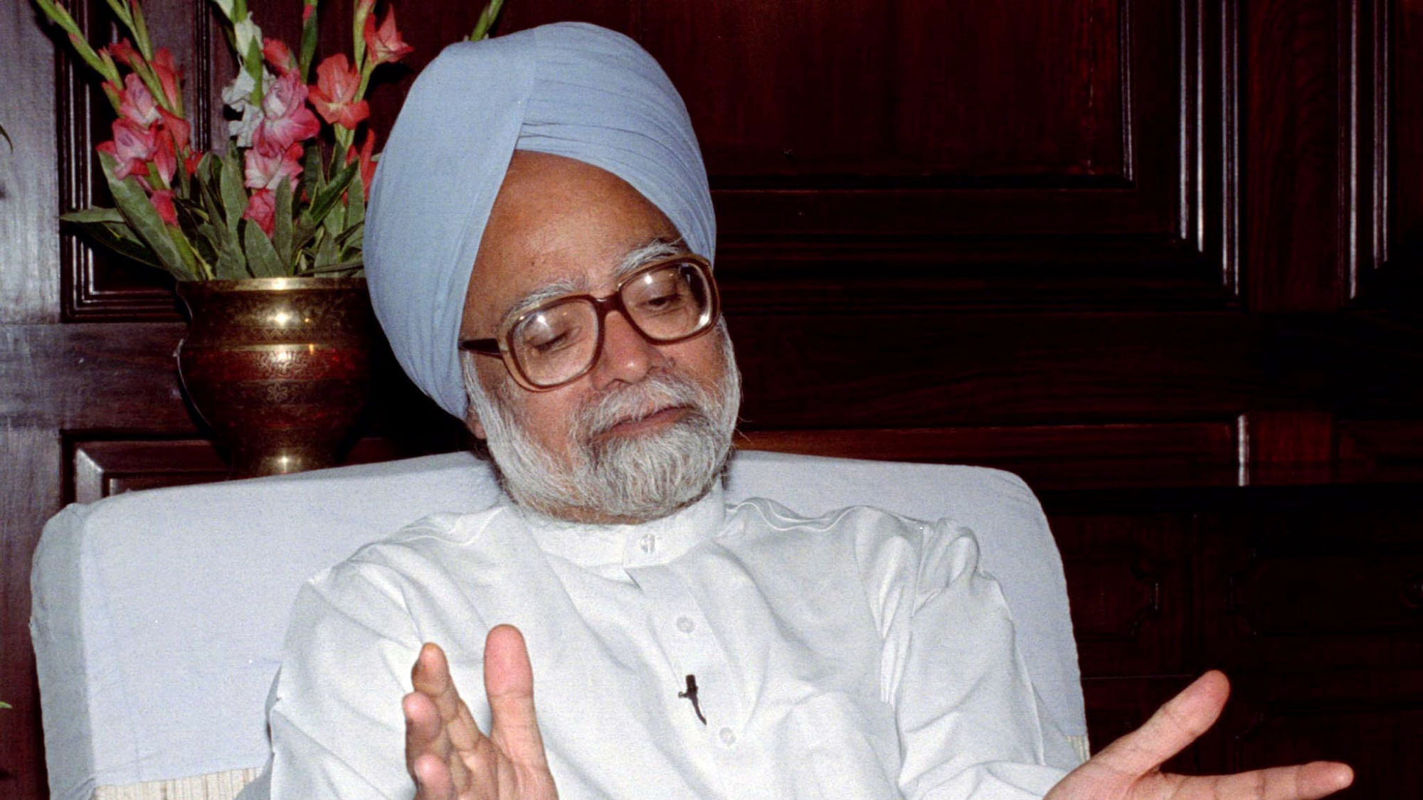 Former Prime Minister Manmohan Singh hits back at Modi Govt. (Photo: Reuters)