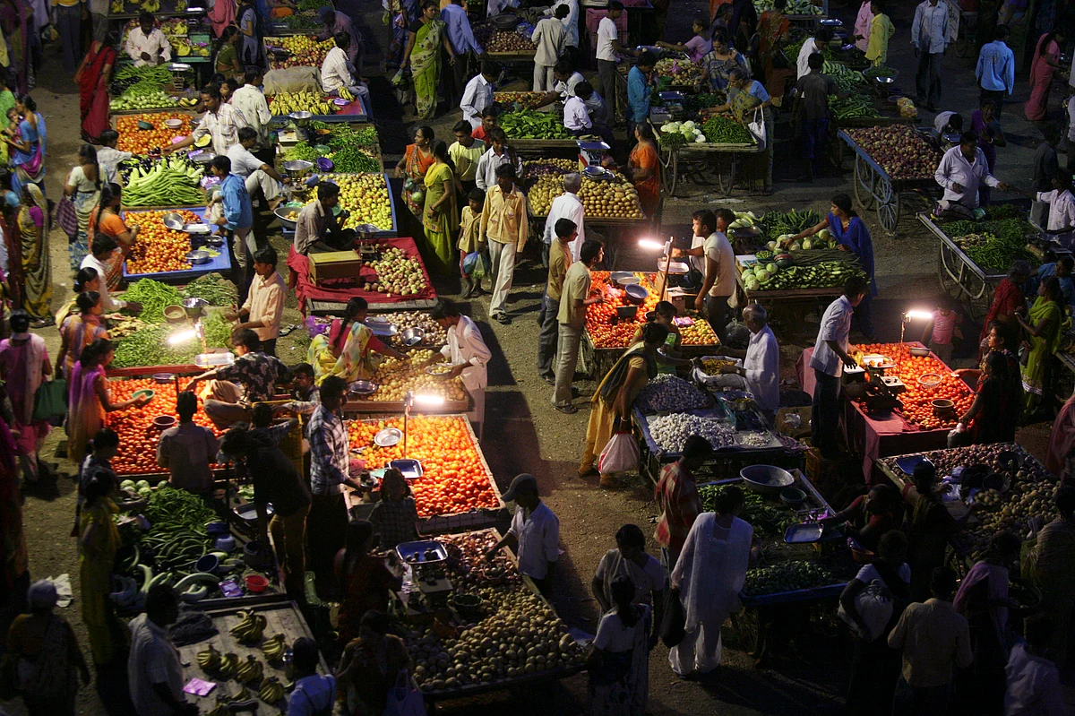 Vendors use solar powered lights at an open air evening market as customers buy fruits and vegetables in the western Indian city of Ahmedabad. (Photo: Reuters)