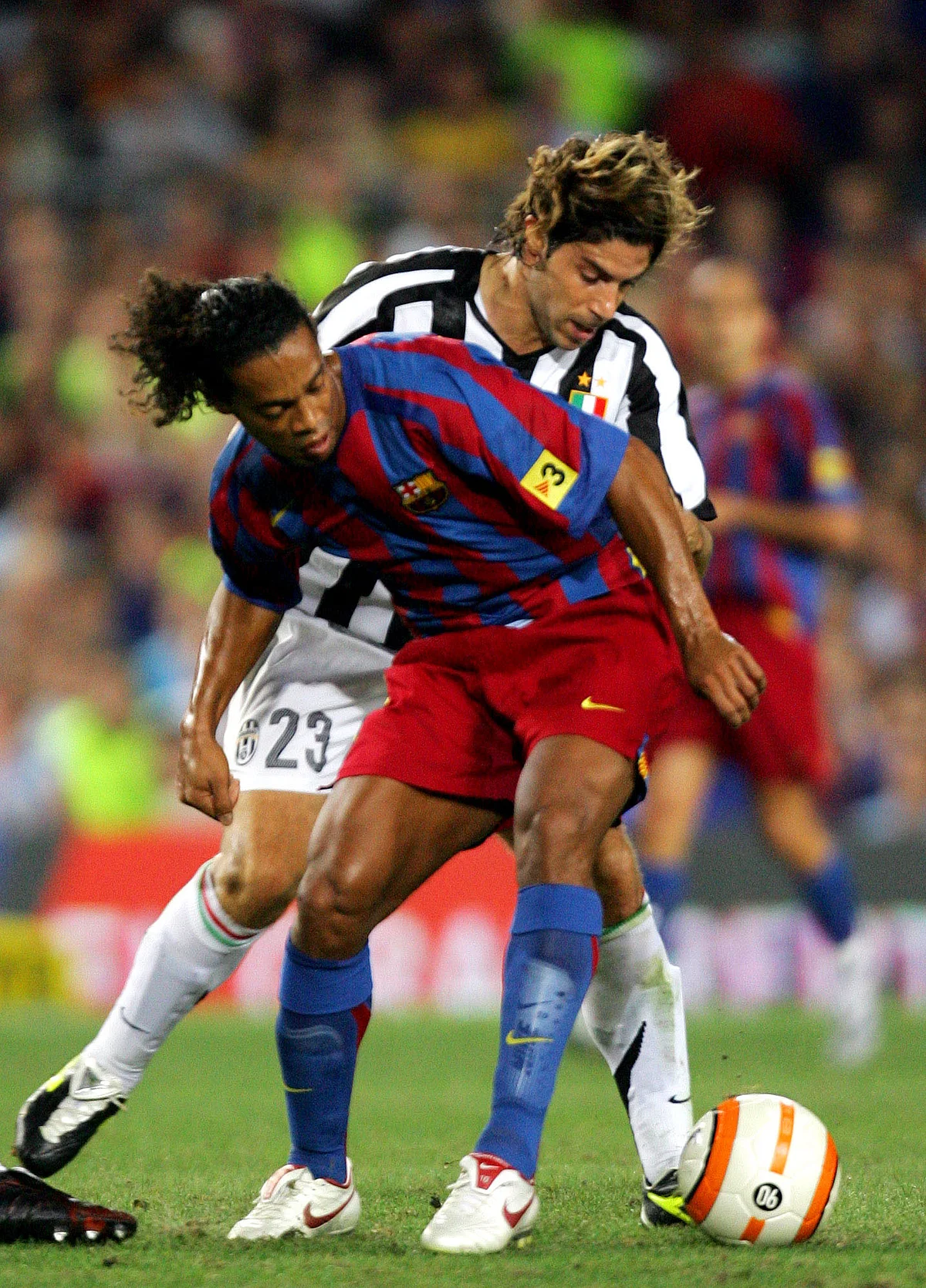 Barcelona’s Brazilian soccer player Ronaldinho (L) with Juventus’ Giannichedda during their friendly soccer match for the Joan Gamper Trophy in Barcelona August 24, 2005. (Photo: Reuters)