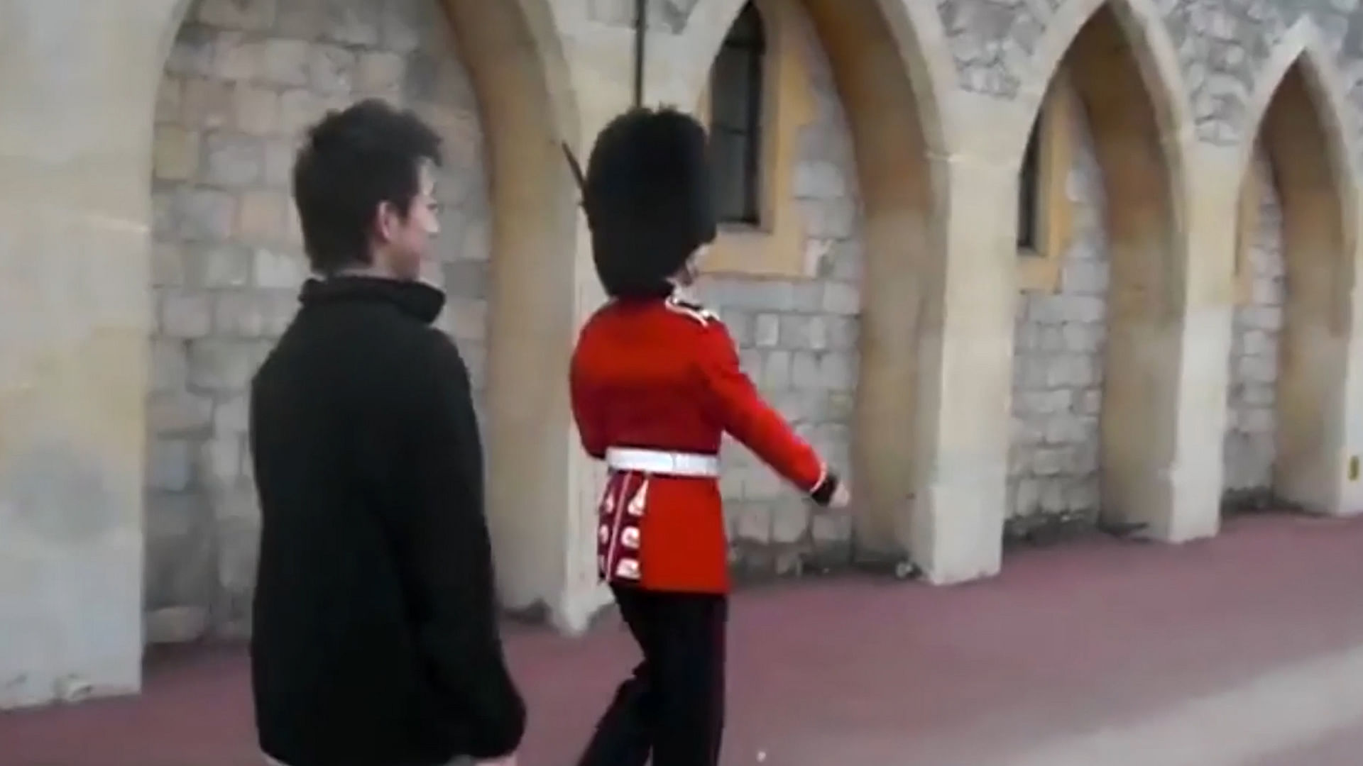 The dramatic moment when a Queen’s Guard pulled his rifle on a tourist after he touches the guard on the shoulder. (AP video hub)