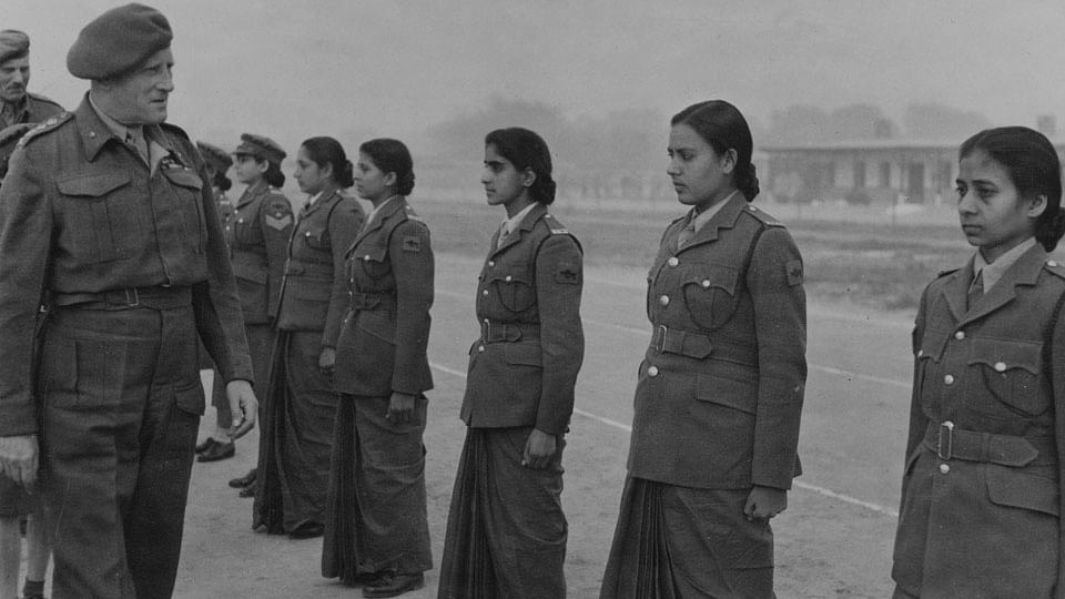 Field Marshal Auchinleck inspecting Women’s Auxiliary Corps (India), 1947 (Photo Courtesy: <a href="http://www.nam.ac.uk/online-collection/detail.php?q=searchType%3Dsimple%26simpleText%3D%26themeID%3D13%26resultsDisplay%3Dlist%26page%3D4&amp;pos=4&amp;total=205&amp;page=4&amp;acc=1957-10-9-1-127">National Army Museum</a>)