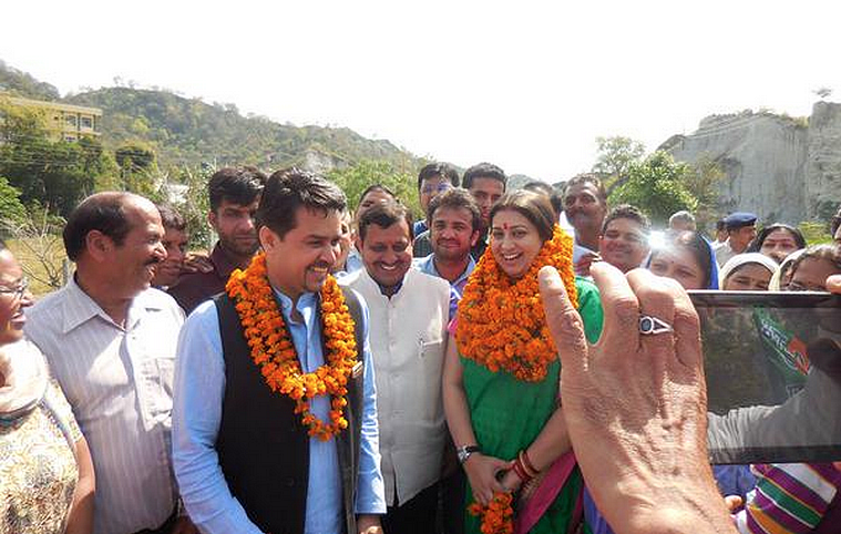 Photo: Twitter/<a href="https://twitter.com/ianuragthakur/status/586507305794932738">ianuragthakur</a>)