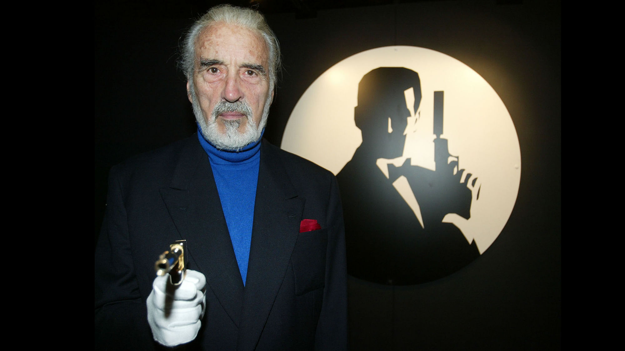 Christopher Lee, who played the part of Bond bad guy Scaramanga in the film “The Man with the Golden Gun”, poses for pictures with the original gun from the James Bond film at the ScienceMuseum in London (Photo: Reuters)