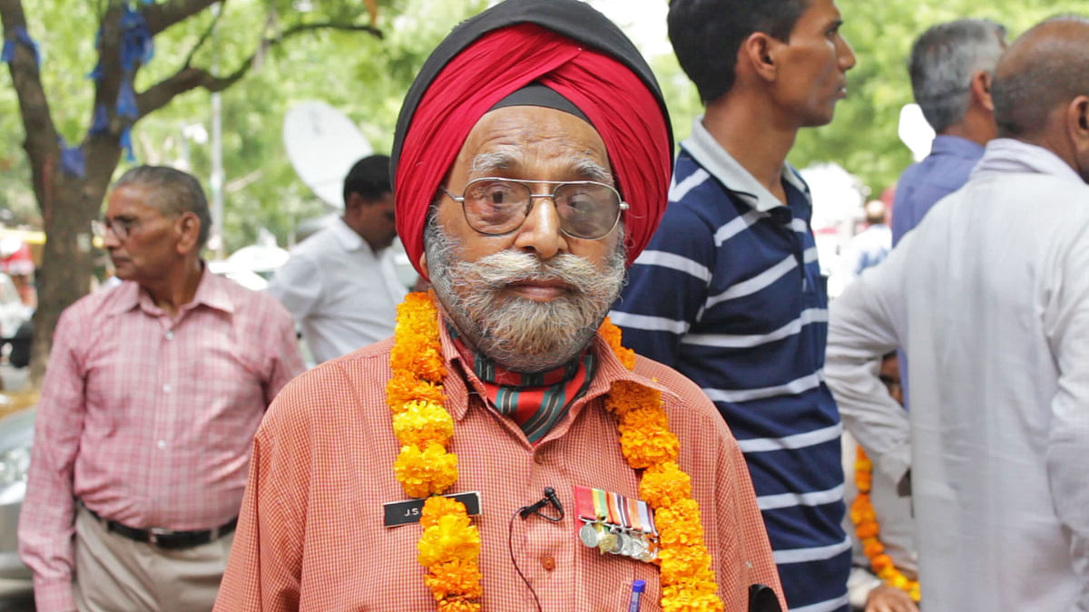 An ex-serviceman at the OROP protests at Jantar Mantar in New Delhi. (Photo: The Quint)