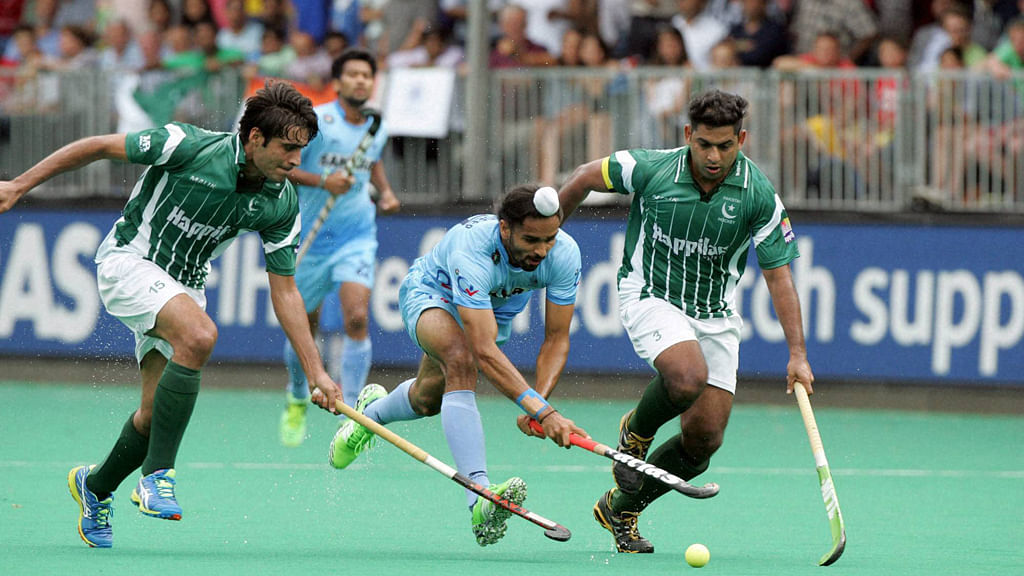 India’s Singh Akashdeep, center, competes for the ball with Pakistan’s Rizwan Jr. Muhammad, left, and Imran Muhammad during the men’s Hockey World League semifinal in Belgium on June 26, 2015.  (Photo: PTI)‘