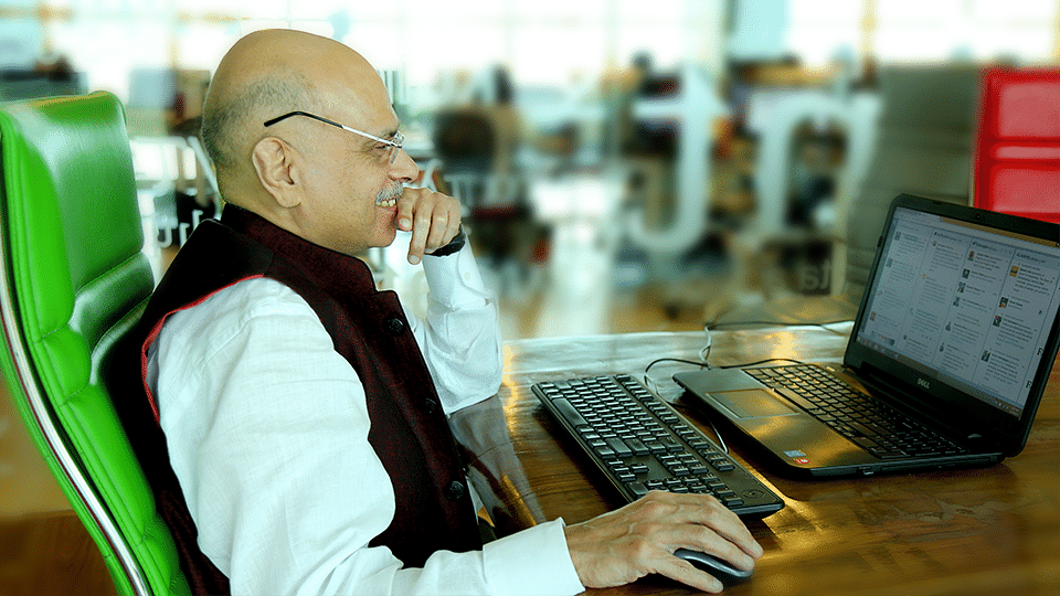 Raghav Bahl, Author <i>SuperEconomies: America, India, China and the Future of the World </i> answers queries during a twitter chat.