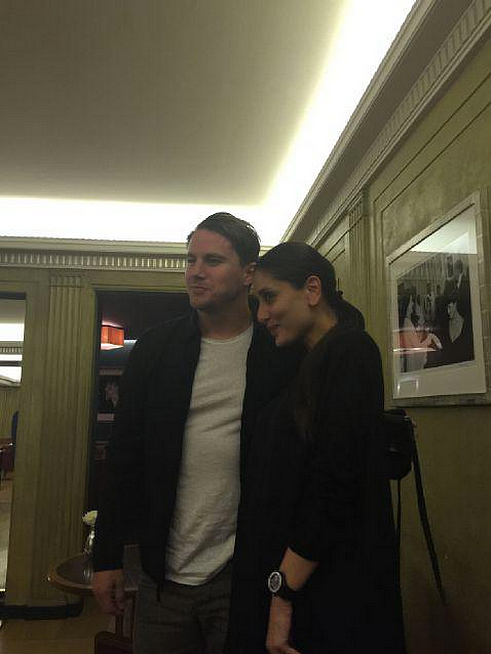 When Bollywood meets Hollywood Channing Tatum and Kareena Kapoor Khan (Photo: <a href="https://twitter.com/KareenaOnline">Twitter/@kareenakapooronline</a>)