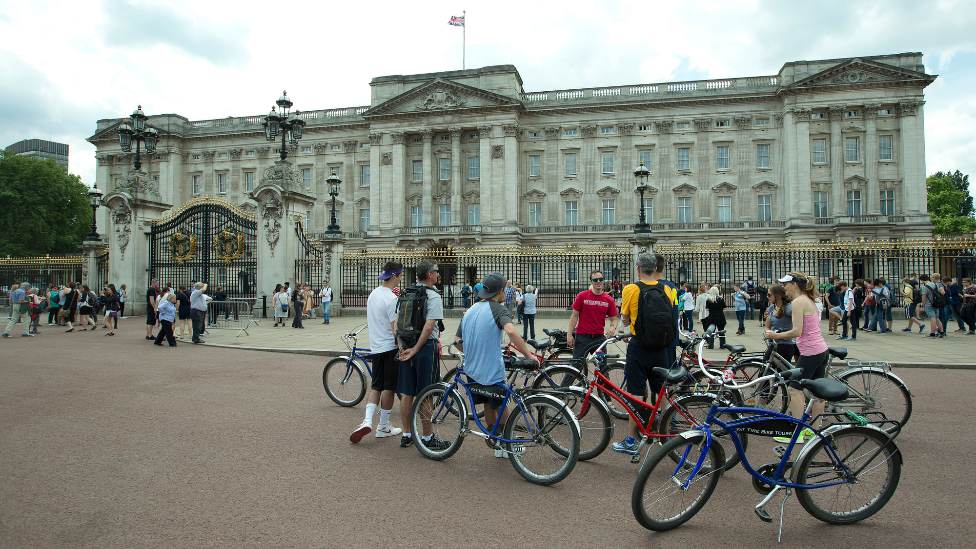 Buckingham Palace during the day. (Photo: AP)