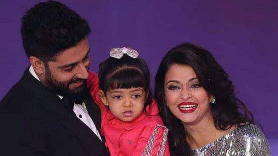 Aaradhya with mom and dad. (Photo: <a href="https://www.facebook.com/317008475027103/photos/a.589838331077448.1073741826.317008475027103/811711832223429/?type=1&amp;theater">Facebook</a>)