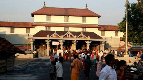 The Sri Dharmasthala Manjunatheshwara Temple in Dharmasthala. (Photo Courtesy: <a href="http://www.thenewsminute.com/article/when-dharmasthala-small-coastal-village-trended-twitter-being-one-indias-megakitchens-31476">The News Minute</a>)