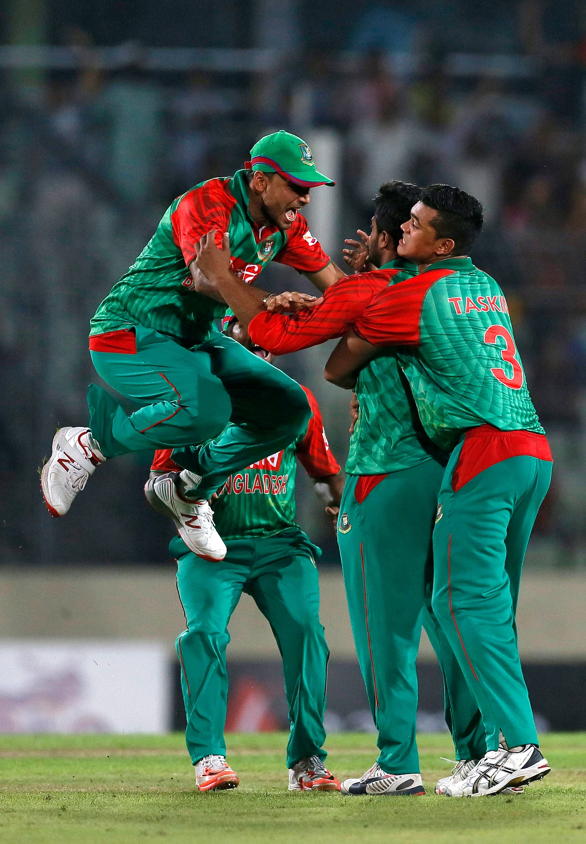 Bangladesh’s Shakib Al Hasan, second right, celebrates with captain Mashrafe Mortaza, left, after the dismissal of MS Dhoni. (Photo : AP)