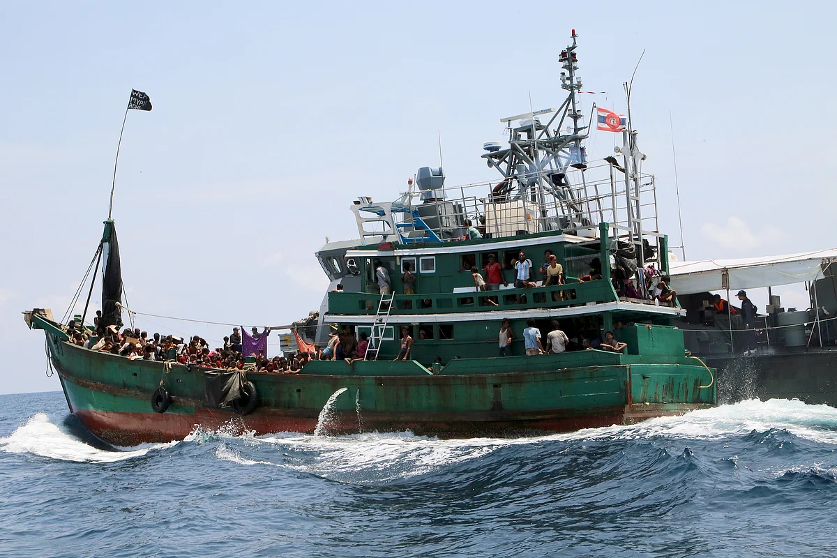 A boat with Rohingyas being towed away from Thailand by a Thai navy vessel in May 2015. (Photo: Reuters) 