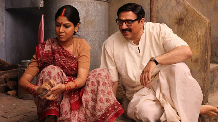 Sakshi Tanwar and Sunny Deol play the  lead&nbsp;in <i>Mohalla Assi</i>