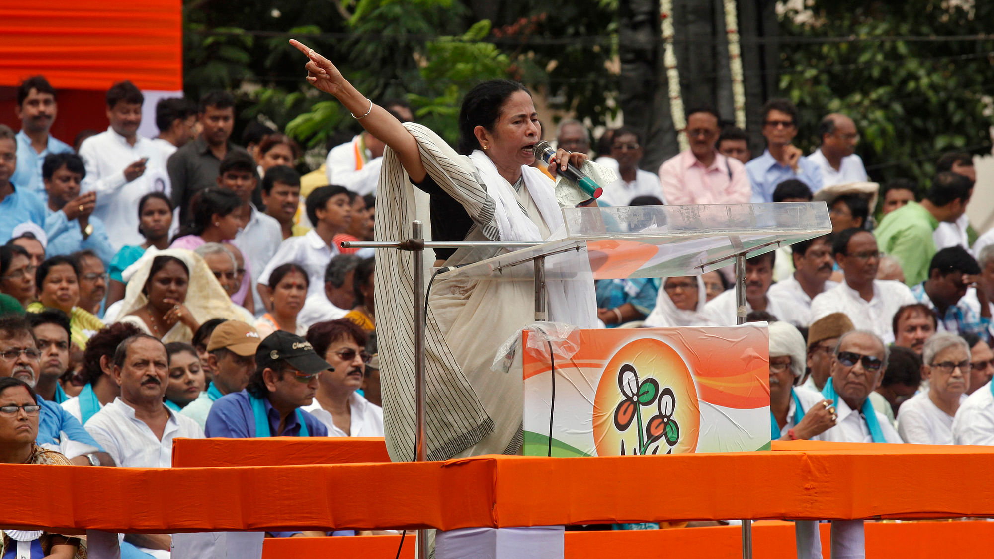  West Bengal Chief Minister&nbsp;Mamata Banerjee addresses supporters during a rally in Kolkata. (Photo: Reuters)<!--EndFragment-->