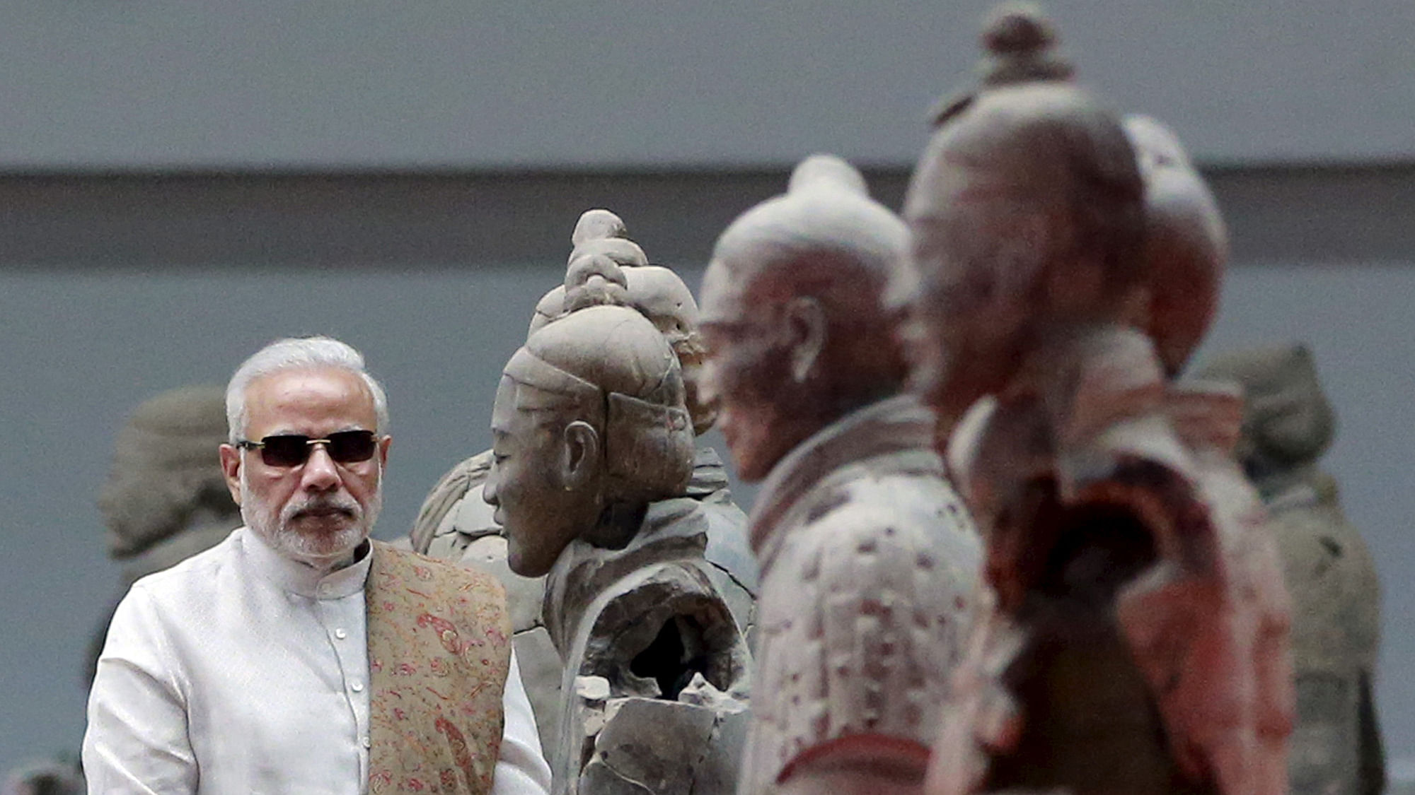 Prime Minister Narendra Modi visited the Museum of Qin Terracotta Warriors and Horses, in Xian, Shaanxi province, China on&nbsp;May 14, 2015. (Photo: Reuters)<!--EndFragment-->