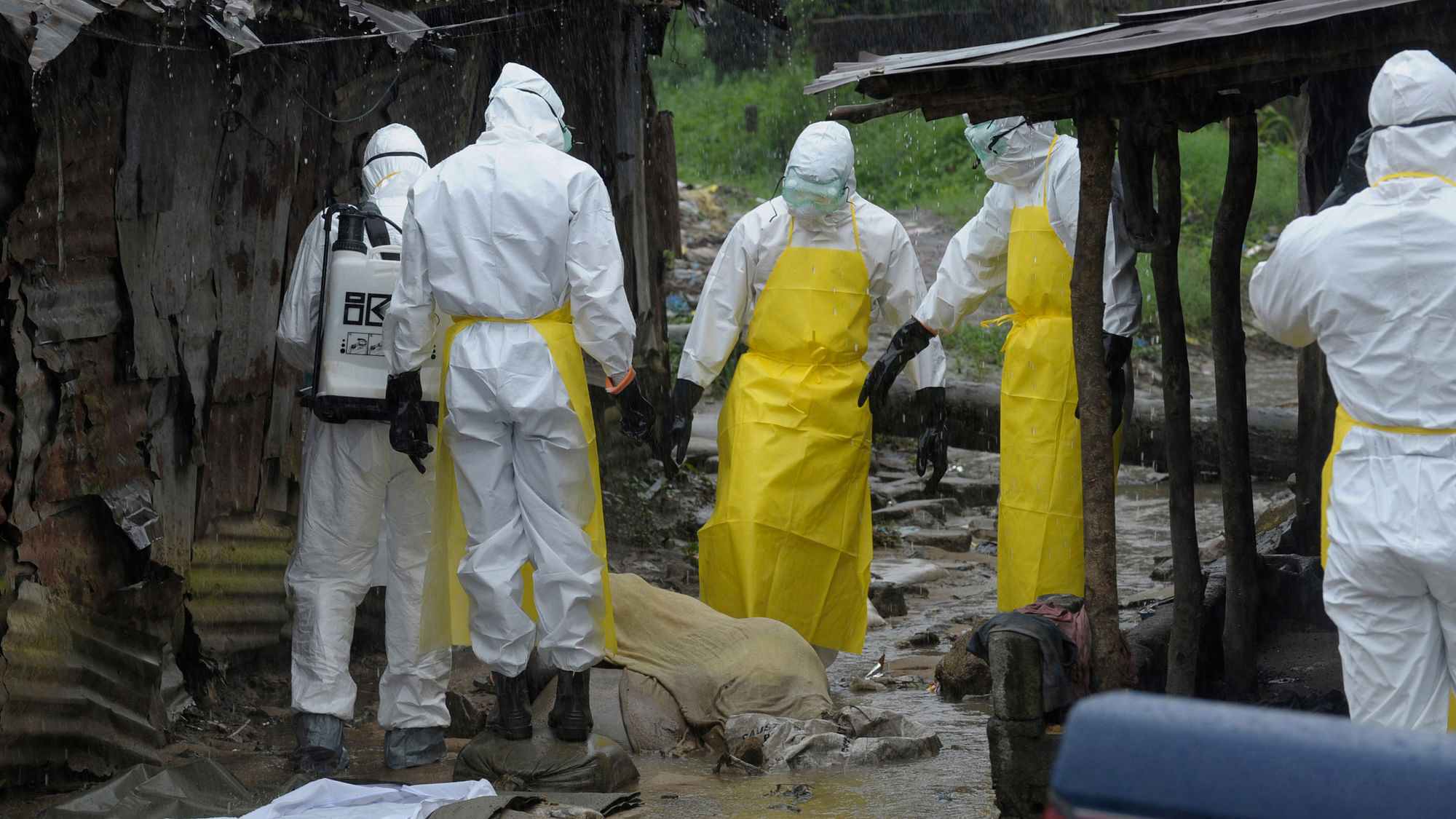 Health workers wearing protective clothing prepare to carry an abandoned dead body presenting with Ebola symptoms at Duwala market in Monrovia. (Photo: Reuters)