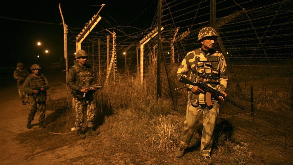 Indian Border Security Force (BSF) soldiers on night patrol near the fenced border with Pakistan in Abdullian, southwest of Jammu. (Photo: Reuters)