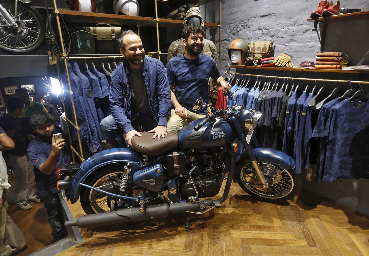 Eicher Motors Ltd. Chief Executive Officer Siddhartha Lal (R) and President of Royal Enfield Rudratej Singh (C) pose during the launch of their limited edition motorcycle at Royal Enfield’s new flagship store in New Delhi, India, (Photo: Reuters)