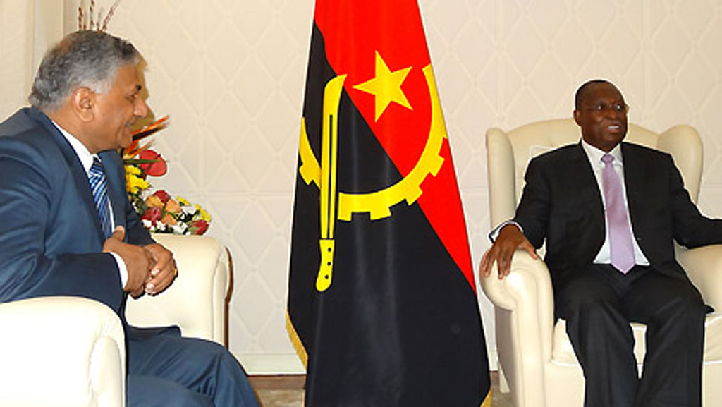 Minister of State for External Affairs  General (Retd) V K Singh at a meeting with&nbsp;Angolan Vice President Manuel Vicente. (Photo: <a href="http://www.mea.gov.in/newsdetail.htm?2541/">MEA website</a>)