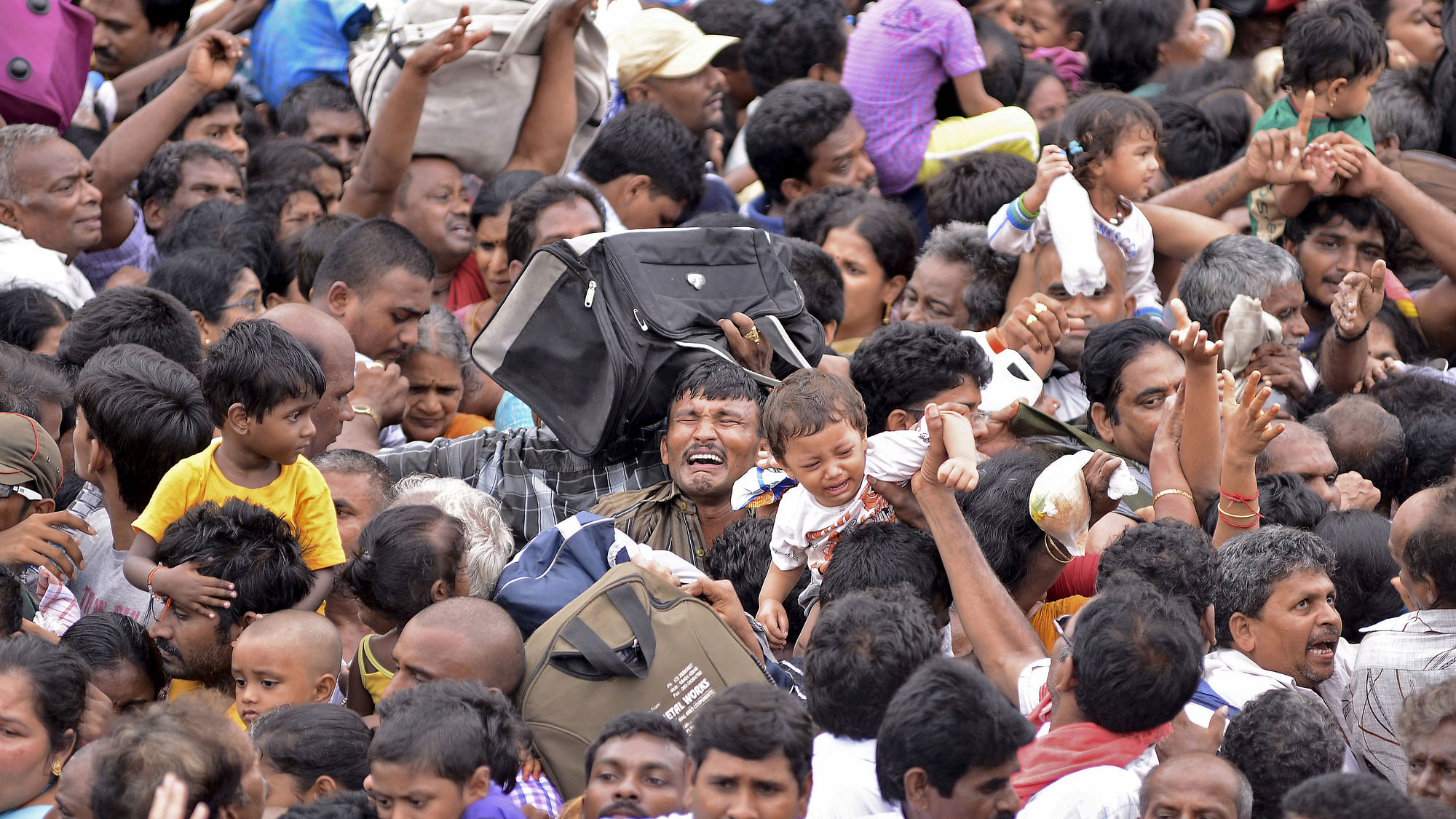 Devotees crowd to attend the Maha Pushkaralu, a Hindu festival, on the banks of river Godavari at Rajahmundry in Andhra Pradesh&nbsp;(Photo: Reuters)