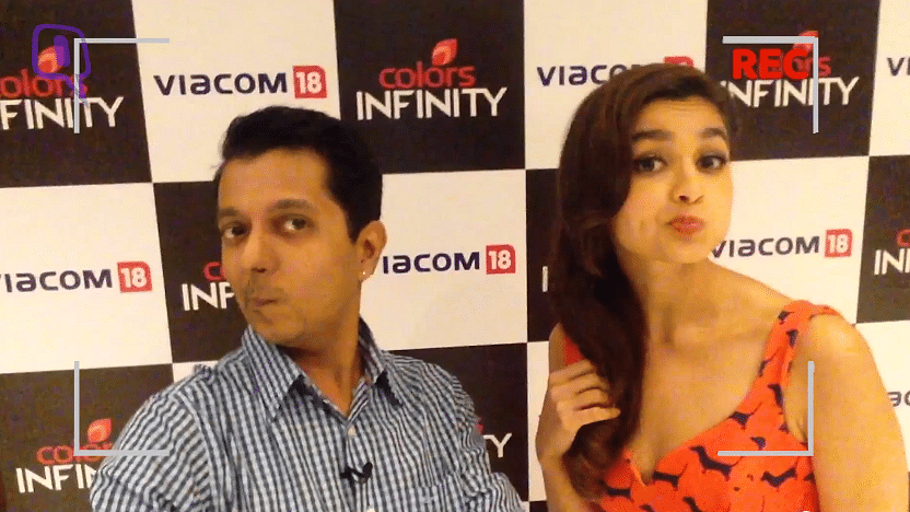 Rohit Khilnani &amp; Alia Bhatt try to get the perfect selife pose&nbsp;