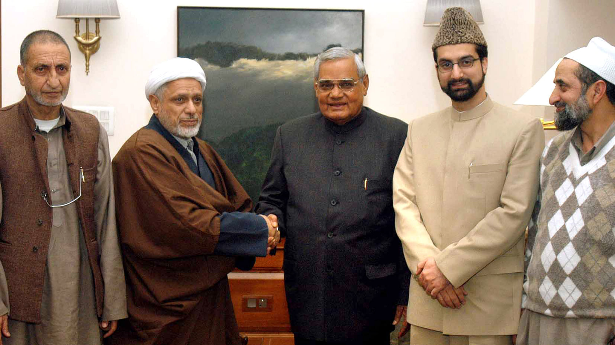 Former PM Atal Behari Vajpayee meeting with Hurriyat leaders in 2004. (Photo: Reuters)
