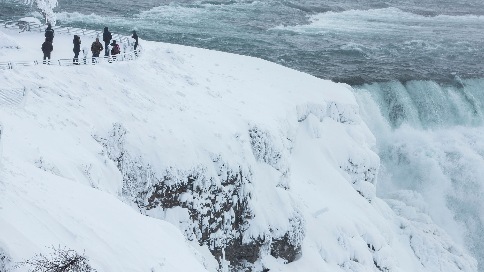 Visitors view Niagara Falls in sub freezing temperatures. (Photo: Reuters)