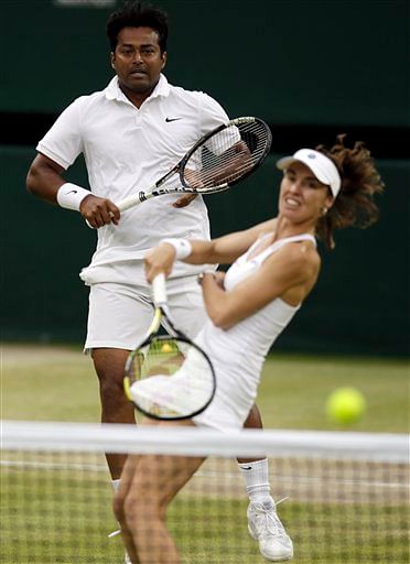 Leander Paes and Martina Hingis beat Alexander Peya and Timea Babos 6-1 6-1 in the final.