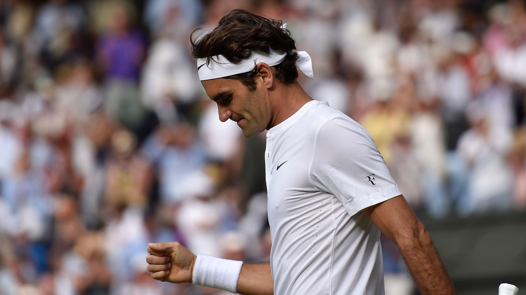 Roger Federer reacts after winning the semifinal against Andy Murray. (Photo: AP)