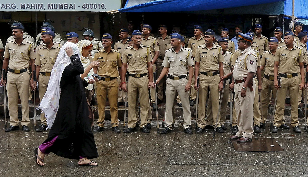 Mumbai Police force posted in Mahim on the day Yakub Memon was hanged. (Photo: Reuters) 