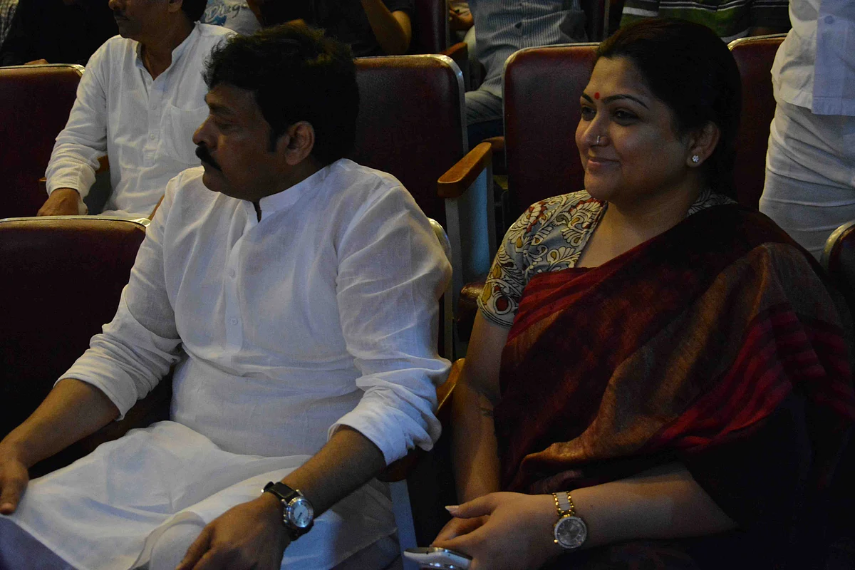 Actors Chiranjeevi and Khusbhoo accompanied Rahul Gandhi to meet the students at FTII (Photo courtesy: Fatema Kagalwala)