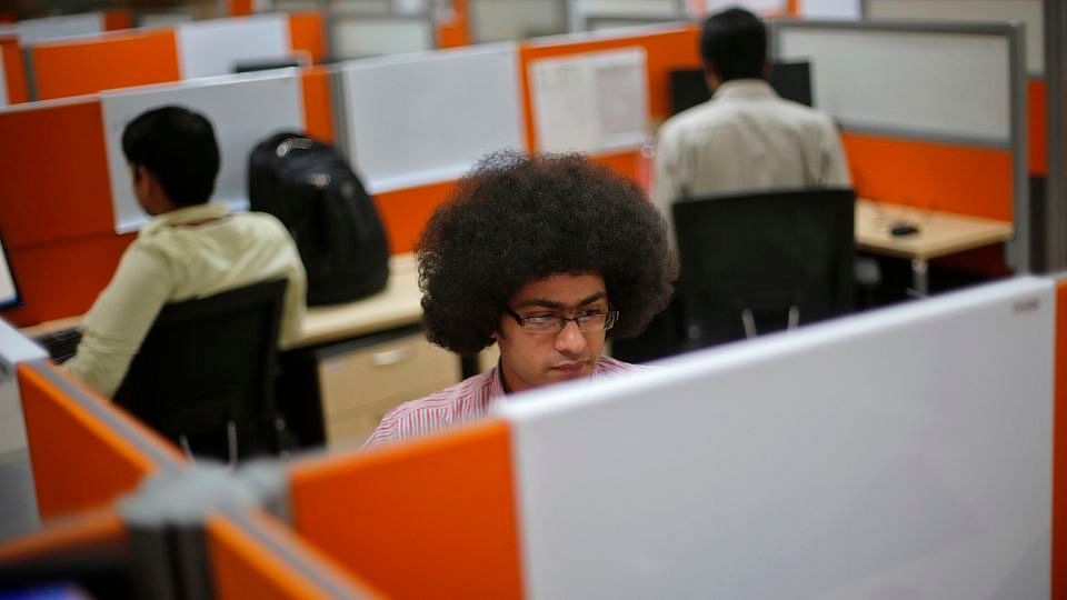 Employees work at their desks inside Tech Mahindra office building in Noida on the outskirts of New Delhi March 18, 2013 (Photo: Reuters)