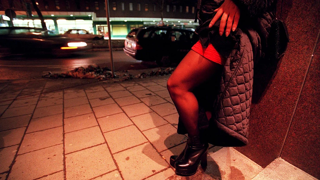A prostitute waits for business on Malmskillnadsgatan street in central
Stockholm despite the bone piercing cold. (Photo: Reuters) 