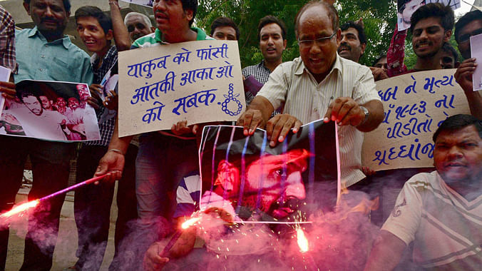 People celebrate the hanging of 1993 Mumbai blasts convict Yakub Memon in Ahmedabad, July 30, 2015.&nbsp;(Photo: PTI)