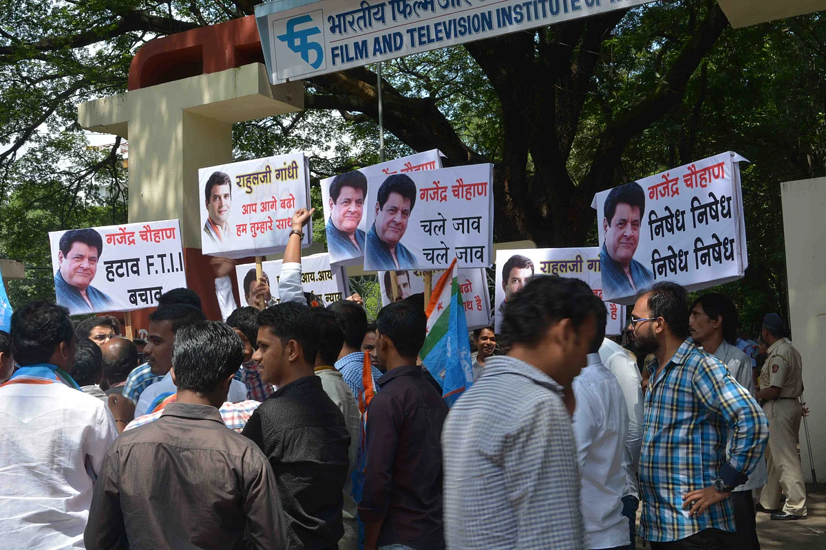 Protests outside the Film and Television Institute of India (Photo courtesy: Fatema Kagalwala)