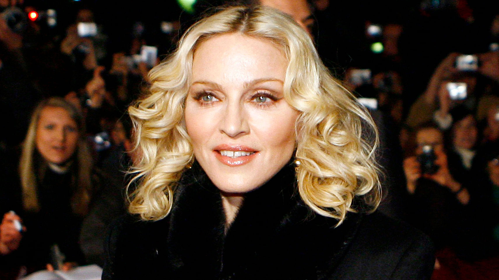<div class="paragraphs"><p>Madonna hospitalised with 'serious infection.' </p></div>