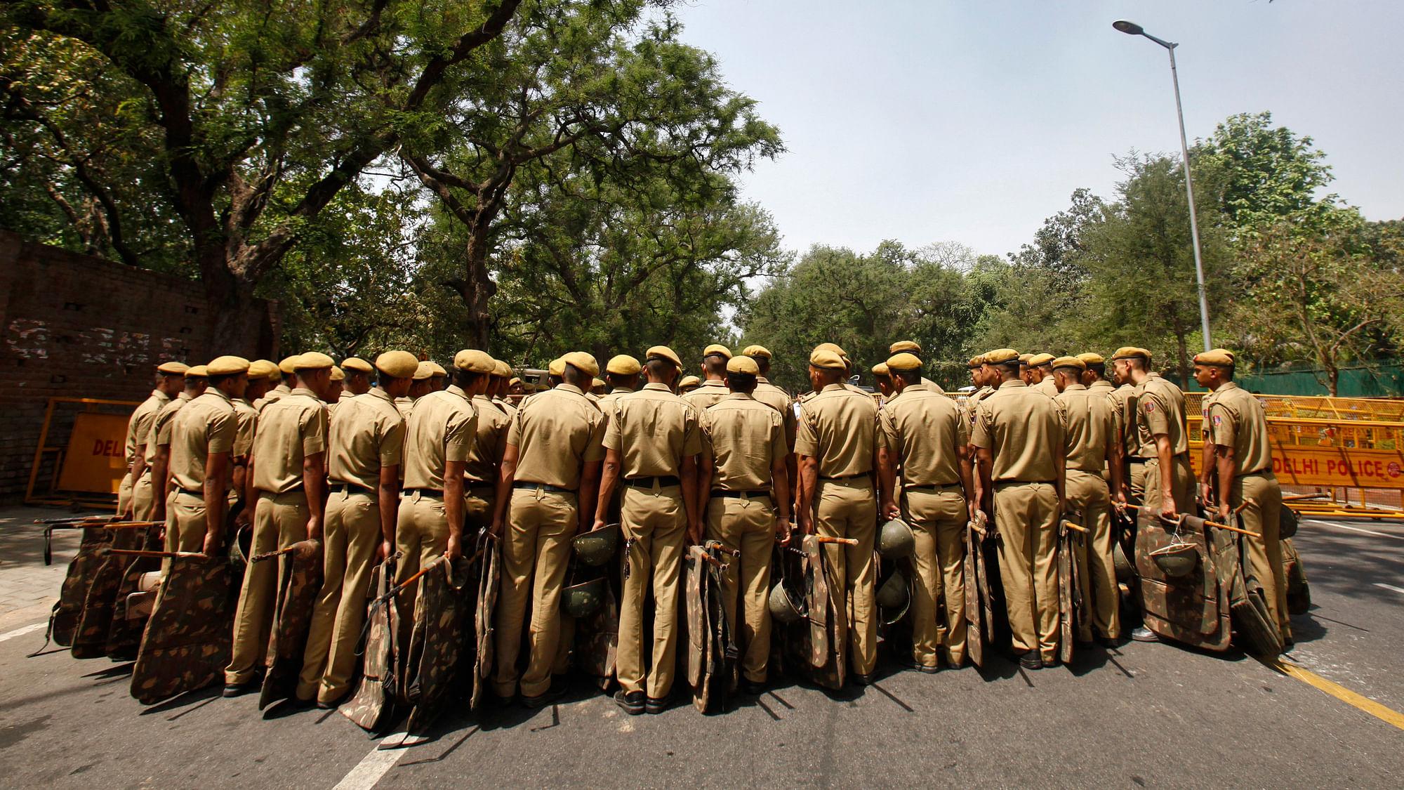 File Photo of Delhi Police officers standing guard outside the residence of Congress Party President Sonia Gandhi during a protest in New Delhi May 2, 2013. (Photo: Reuters)