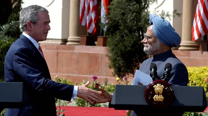 Former US President George Bush with former Indian PM Manmohan Singh. (Photo: Reuters)