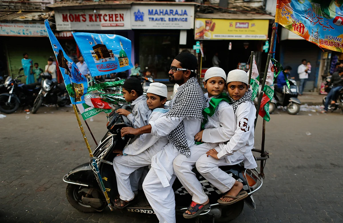 Muslims ride on a scooter on their way to participate in a procession to mark Eid-e-Milad-ul-Nabi, or birthday celebrations of Prophet Mohammad in Mumbai January 14, 2014. (Photo: Reuters)
