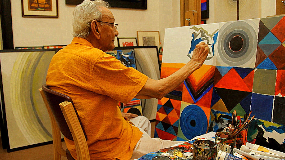  Raza busy painting in his studio in New Delhi. (Photo courtesy: Sahar Zaman)