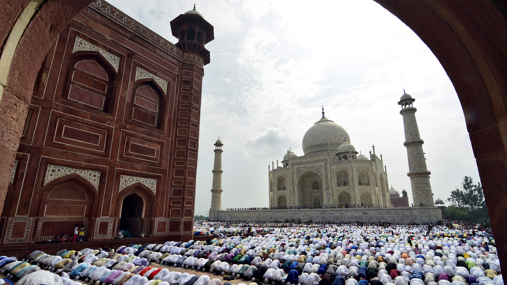 Muslims offer Eid al-Fitr prayers in front
of the historic Taj Mahal in Agra. (Photo: Reuters)