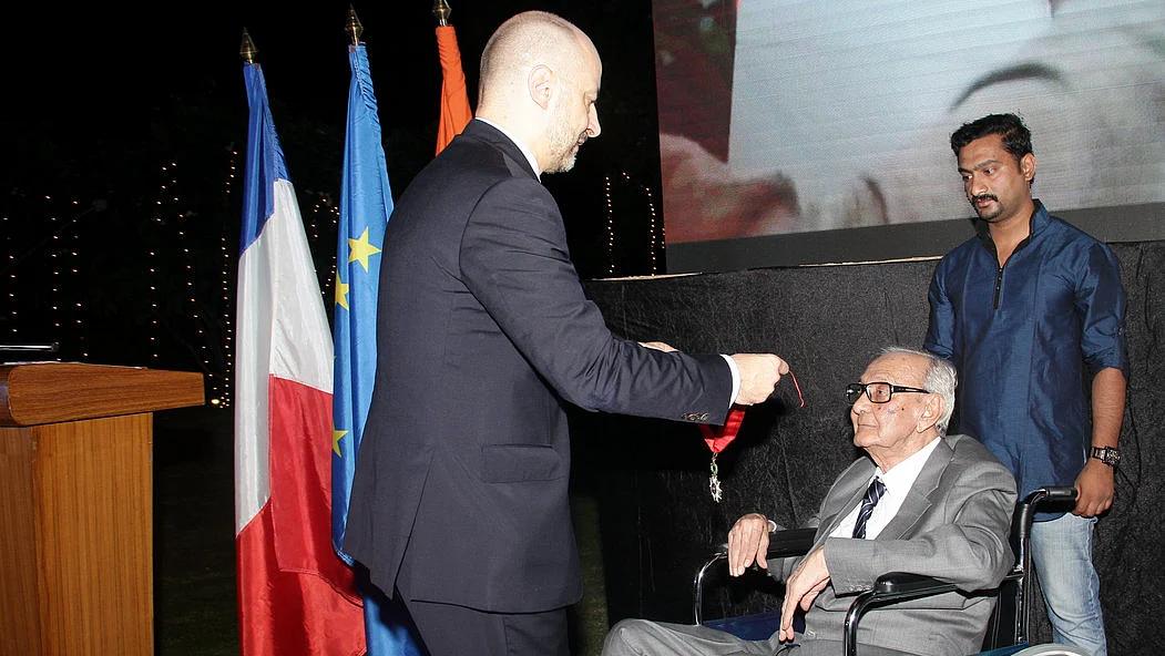 Raza being pinned the medal by French Ambassador Francios Richer, on behalf of the French President. (Photo courtesy: Sahar Zaman)